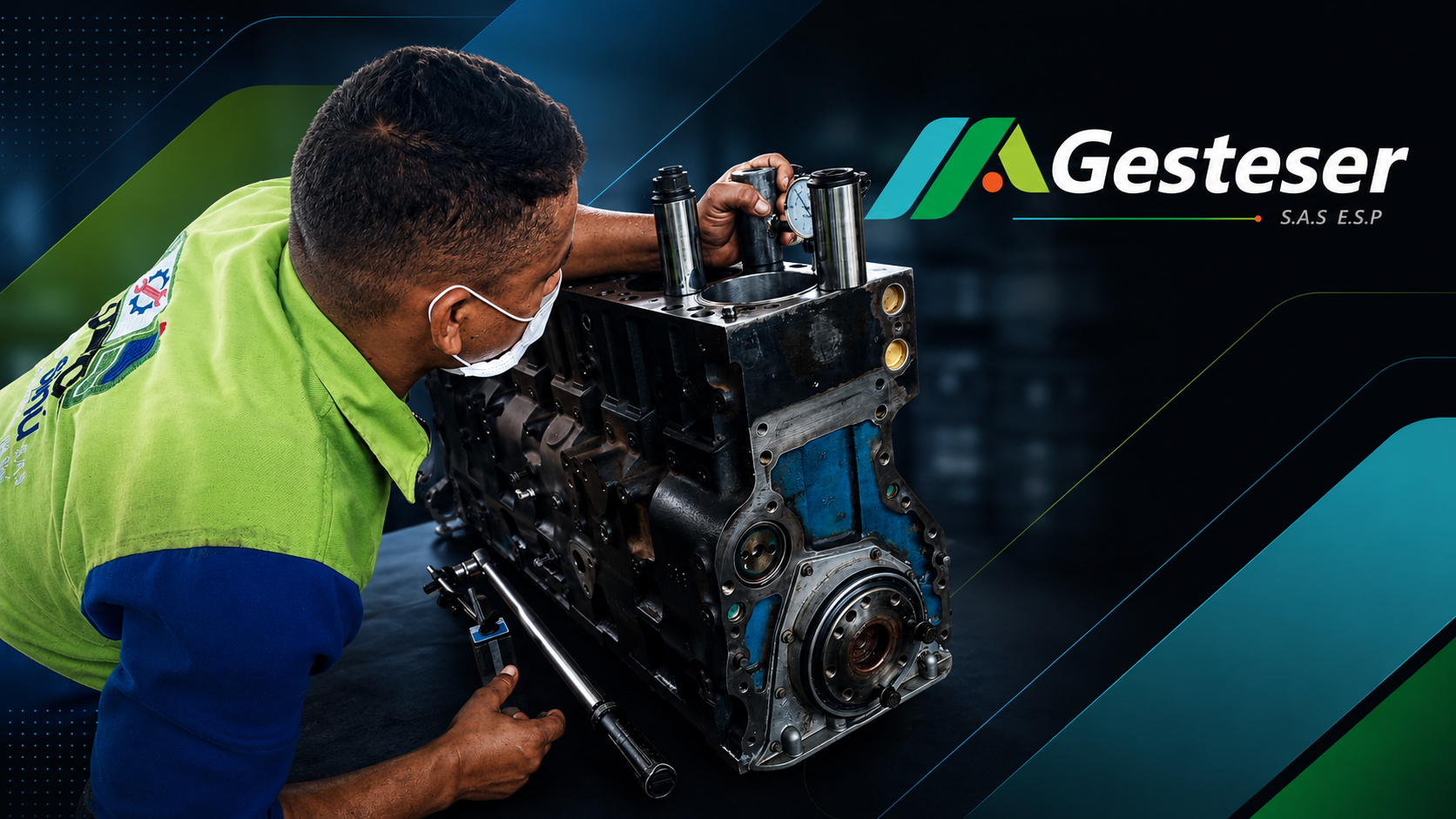 Tecnico GESTESER realizando medicion de motor diesel